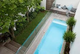 Der kleine pool ist das ideale schwimmbecken für den kleinen garten und die terrassen. Pool Fur Kleinen Garten Praktisch Und Platzsparend Gestalten