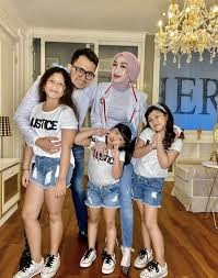 10 Potret Reza Gladys Dokter Kecantikan Yang Kini Jadi Seleb Tiktok