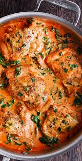 Chicken Thighs With Creamy Tomato Basil Spinach Sauce Skillet Chicken Thighs Tomato Basil Chicken Recipes