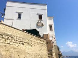 Listen to fenestella a marechiaro on spotify. Il Palazzo Della Fenestella E Marechiar Foto Di Marechiaroinbarca Napoli Tripadvisor