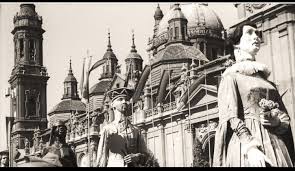Zaragoza Fiestas Del Pilar De 1967 Gigantes Y Cabezudos En La Plaza Del Pilar Zaragoza Gigantes Y Cabezudos Fotos