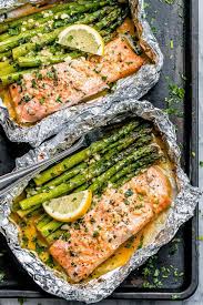Salmon And Asparagus Foil Packs With Garlic Lemon Butter Sauce Delicious Salmon Recipes Baked Salmon And Asparagus Recipes