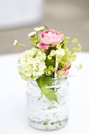 Hallo, hat jemand eine ahnung, was ungefähr ein blumengesteck für die tische und die blumen für den brautwagen kosten? Simple Floral Arrangement 1001hochzeiten Tischdekoration Hochzeit Blumen Blumengestecke Hochzeitsdeko