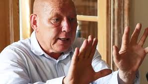 Zazwyczaj zaleca zrobić coś innym ludziom, ale teraz na własnym przykładzie pokazał, w co ulokował swoje pieniądze. Koronawirus W Polsce Jasnowidz Jackowski Mial Szokujaca Wizje Wideo Bydgoszcz Super Express