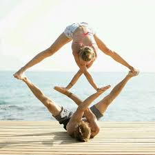 Partner Yoga Sharejunkies 6 Couples Yoga Poses Yoga Challenge Poses Acro Yoga Poses