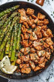 Garlic Butter Chicken Bites And Lemon Asparagus Chicken Recipe Eatwell101 So Much Flavor And So Easy Health Dinner Recipes Chicken Bites Recipes Recipes