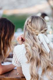It looks more charming with layered haircuts with a zing factor. Baby Shower A Family Celebration Peinados Con Trenzas Peinados Con Listones Peinados Diarios