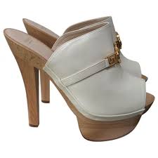 Buttery Italian Leather Mules With A Towering Wooden Heel And Gleaming Signature Hardware Wood Heel 6 150mm Wood Plat Women S Mules Clogs Heels Mule Clogs