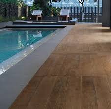 Epingle Par Walker Zanger Sur Walker Zanger Tiles Piscines Modernes Piscine Amenagement Paysager Carrelage Piscine