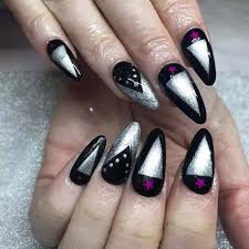 Acrylic nail paints are a mixture of liquid monomer and powder polymer. 25 Elegant Black Silver Nail Designs In 2020 Checopie