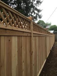 Red Cedar Privacy Fence With A Diagonal Lattice Topper Fence Design Privacy Fence Designs Wood Fence Design