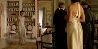 Sira Quiroga Vestido Blanco Raso Fiesta El Tiempo Entre Costuras Capitulo 4 Tiempo Entre Costuras Vestuarios Vestidos Anos 40