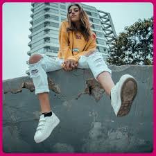 Fashion Designer Salary Per Month In India In 2020 Fashion Design Jobs Fashion Designer Salary Fashion