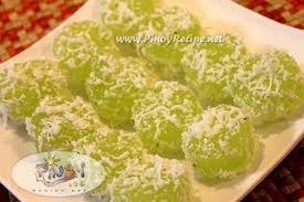 Pichi Pichi Is A Filipino Dessert Made Of Coconut And Cassava Or Kamoteng Kahoy Another Delicious Cake O Filipino Desserts Filipino Recipes Pichi Pichi Recipe