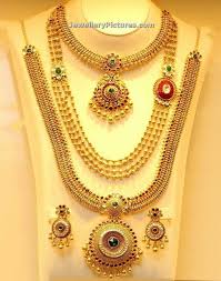 Beautiful Collection Of Haram Designs In Joyalukkas Arranged As A Set In Differet Leng Jewelry Design Earrings Gold Jewelry Necklace Indian Bridal Jewelry Sets