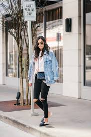 How To Wear The Oversized Denim Jacket Trend Stylethegirl Make sure you create a harmonized outfit. how to wear the oversized denim jacket trend stylethegirl