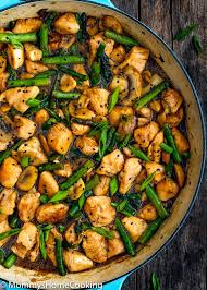 Track your macros, plan your weekly meals, add recipes to your grocery list, as well as get access to over 500 healthy recipes by fitmencook. Easy Healthy Chicken And Asparagus Skillet Mommy S Home Cooking