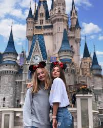 Pin By Shaina Teixeira On Disney Eua In 2020 Cute Disney Pictures Disney Photo Ideas Disney Best Friends