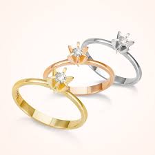 O Brilho Singular Do Diamante Dos Solitarios Anel Solitario Noivado Anel De Ouro Solitario Acessorios Femininos