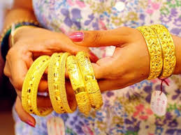 Gold Tumbles 4 After 33 Tonnes Of The Metal Were Traded In China The Economic Times Goldrateindia Gold Rate Gold Price Today Gold Price