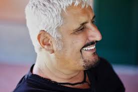 Tutto il contenuto si intende la canzone è scritta da pino daniele e faceva parte dell'album non calpestare i fiori nel deserto pubblicato nel 1995. Anima Pino Daniele Wikitesti