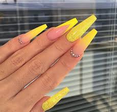 From dark yellow to neon yellow, see beautiful acrylic manicures here. Fashion Aesthetic Inspiration And Yellow Image 6965978 On Favim Com