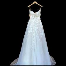 Christian Xl White Wedding Gown Rs 22000 Piece India Gowns Id 14848928133 Searching for a traditional, pretty white wedding dress? white wedding gown