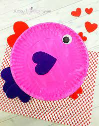 Paper plates are super easy to convert into paper plate whirligigs. Paper Plate Valentine S Day Fish With Heart Shapes Artsy Momma