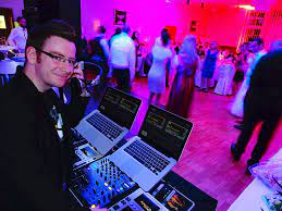 Hochzeits dj frankfurt de party music demomix profi hochzeits djs mit club amp radioerfahrung. Dj Frankfurt Hochzeit Events Der Zeit Hochzeitsdiscjockeys