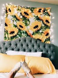 Brilliant Lovely 9 Diy Sunflower Bedroom Decoration Ideas Https Decoor Net Lovely 25 Diy Sunflower Bed Yellow Bedroom Sunflower Room Living Room Arrangements