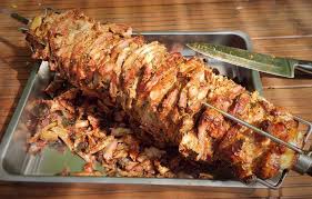 Gyros Vom Drehspiess Krosses Gyrosfleisch Auf Der Rotisserie Rezept Gyrosfleisch Gyros Drehspiess