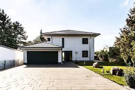 Mediterrane Stadtvilla Mit Zeltdach Tauber Architekten Und Ingenieure Haus Mit Garage Architekt Haus