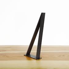 Très jolie table à manger style tulip au design ergonomique inspirée par les dessins d'un grand designer des années 50. Pied De Table Design En Acier Le Cavalier
