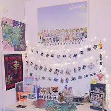 Room Goals Can I Fit All Those Groups I Stan Tho Diy Decoracao Quarto Decoracao De Quarto Tumblr Ideias De Decoracao De Quartos