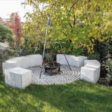 Feuerstelle Mit Sitzgelegenheit Rund Feuerstelle Garten Feuerschalen Garten Grillplatz Im Garten