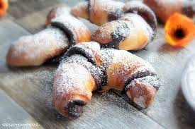 Heute Haben Wir Ein Schokoladiges Rezept Fur Euch Susse Hefeteig Schokoladen Hornchen Wer Also Seine Liebsten Thermomix Rezepte Susser Hefeteig Susse Brotchen