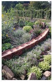 Garten Paradies Fur Insekten Und Eidechsen Steinmauer Garten Garten Garten Gestalten Ideen