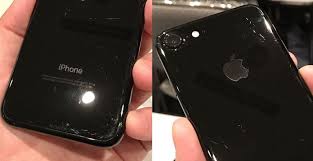 Nous sommes loin d'être surpris par ce résultat : Iphone 7 Noir De Jais Au Bout De Quelques Jours Il Est Deja Tout Raye Un Comble