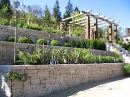 Gartenmauer Mit Bildern Steinmauer Garten Garten Gartenmauer