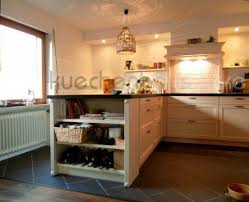 Weinregal Als Abschluss Einer Kucheninsel In Pilaster Gefasst Pilaster Kitchen Eckbank Modern Modern Eckbank