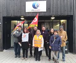 Vous souhaitez adresser un courrier aupôle emploi de. Organisation Ubuesque Perte De Sens De Leur Travail Des Agents Pole Emploi En Greve S Expriment Bourges 18000
