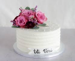 Simple Elegant Birthday Cake With Fresh Flowers Fresh Flower Cake Elegant Birthday Cakes Cake