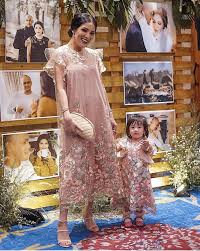 Baju couple gamis batik brokat/ibu/ayah & anak pakaian batik keluarga. 12 Inspirasi Baju Couple Mama Dan Anak Yang Nggak Harus Sama Persis Tetap Cantik Manis Nan Modis