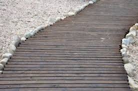 Holzweg Anlegen Weg Aus Holz Legen Anleitung Tipps Gartenwege Anlegen Garten Anlegen Gartenweg