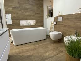 Holzoptik Im Badezimmer Fliesen Holzoptik Bad Badezimmer Dachschrage Holzoptik