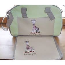 A la fois pratiques & ergonomiques, de nombreux modèles de sacs à langer pour transporter les affaires de votre bébé sont à découvrir dans notre boutique. Sac A Langer Tapis De Lange Sophie La Girafe Vert Anis Taupe Beige Rakuten