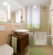 Badewanne Mit Tur Fur Gross Und Klein Barrierearme Losung Begehbare Badewanne Badewanne Badezimmer Ohne Fenster