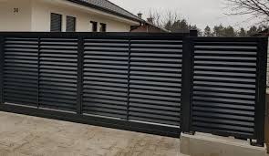 Metalni Ogradi S Lameli City House Outdoor Decor House