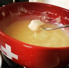 Schweizer Kasefondue Rezept In 2020 Kasefondue Schweizer Kasefondue Fondue