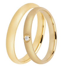 Or, argent, diamant rubis, saphir.faites symbole de votre union et de votre amour, c'est le bijou le plus important car vous le porterez quotidiennement à votre doigt durant toute votre vie après le mariage. Alliance Or Jaune 18 Carats C5287